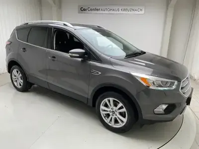 Gebraucht Ford Kuga Trend 150 PS (110 kW) 2017 Grau SUV