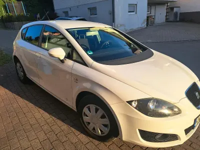 Gebraucht Seat Leon 105 PS (77 kW) 2012 Weiß Kleinwagen