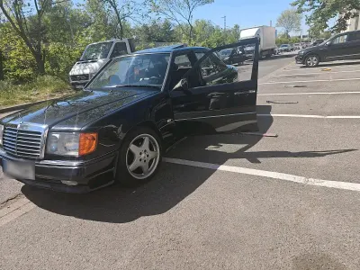 Gebraucht Mercedes E260 160 PS (117 kW) 1990 Schwarz Limousine
