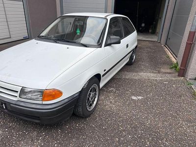 Gebraucht Opel Astra 90 PS (66 kW) 1992 Weiß Kleinwagen