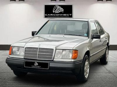 Usata Mercedes E230 132 CV (97 kW) 1986 Argento Berlina