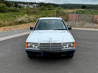 Gebraucht Mercedes 190 72 PS (52 kW) 1987 Weiß Limousine