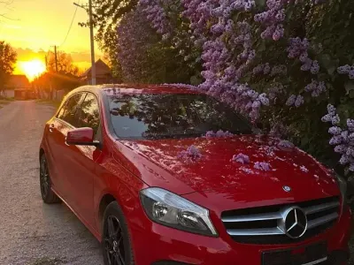 Gebraucht Mercedes A180 122 PS (89 kW) 2014 Rot Kleinwagen