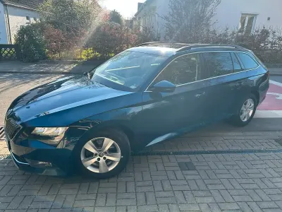 Gebraucht Skoda Superb 190 PS (139 kW) 2019 Blau Kombi