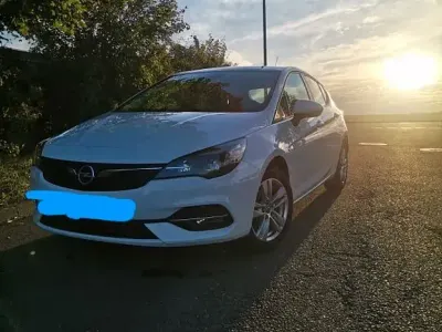 Używany Opel Astra Design Edition 145 KM (106 kW) 2021 Biały Sedan/Limuzyna