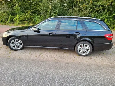 Gebraucht Mercedes E250 Avantgarde 204 PS (150 kW) 2010 Schwarz Kombi