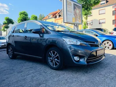 Gebraucht Toyota Verso Life 124 PS (91 kW) 2013 Grau Van / Kleinbus