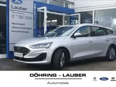 Gebraucht Ford Focus Titanium 125 PS (91 kW) 2024 Moondust silver Kombi