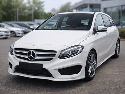 Gebraucht Mercedes B180 AMG line 122 PS (89 kW) 2016 Weiß Van / Kleinbus