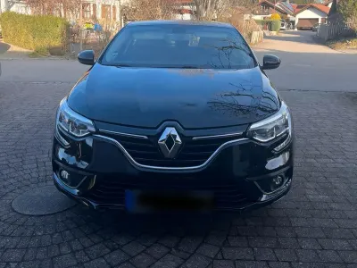 Używany Renault Mégane 131 KM (96 kW) 2017 Czarny Sedan/Limuzyna