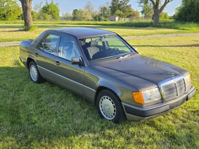 Brugt Mercedes E230 132 HK (97 kW) 1990 Grå Sedan