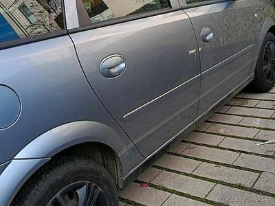 Grau Gebraucht 2006 Opel Meriva Van / Kleinbus | 1.300 € (Guter Preis)