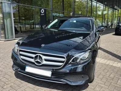 Gebraucht Mercedes E200 Avantgarde 150 PS (110 kW) 2017 Schwarz Limousine