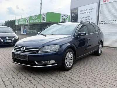 Gebraucht VW Passat Comfortline 140 PS (102 kW) 2012 Blau Kombi