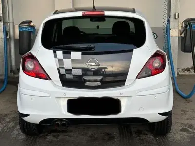 Używany Opel Corsa Color Edition 101 KM (74 kW) 2010 Biały Hatchback