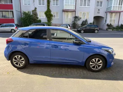 Gebraucht Hyundai i20 Advantage 84 PS (61 kW) 2020 Blau Kleinwagen