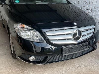 Gebraucht Mercedes B180 122 PS (89 kW) 2013 Schwarz Van / Kleinbus