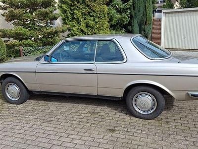 Usata Mercedes 230 136 CV (100 kW) 1985 Argento Coupé