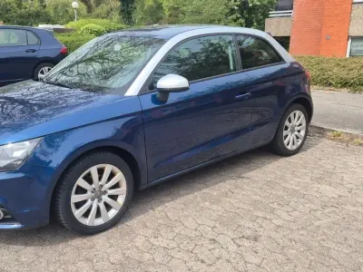 Gebraucht Audi A1 Ambition 90 PS (66 kW) 2013 Blau Kleinwagen