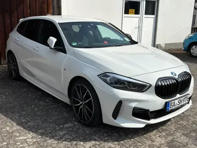 Gebraucht BMW 120 M Sport 190 PS (139 kW) 2021 Weiß Kleinwagen