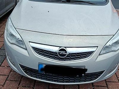 Gebraucht Opel Astra 140 PS (102 kW) 2010 Beige Limousine