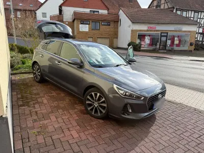 Gebraucht Hyundai i30 Style 140 PS (102 kW) 2018 Grau Limousine