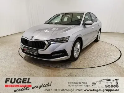 Używany Skoda Octavia Ambition 110 KM (80 kW) 2022 Srebrny Sedan/Limuzyna