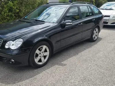 Gebraucht Mercedes 220 143 PS (105 kW) 2006 Schwarz Kombi