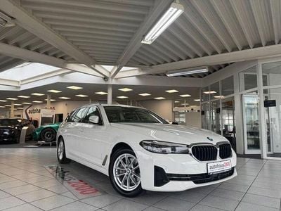Gebraucht BMW 520 Sport Line 190 PS (139 kW) 2023 Alpinweiss iii Kombi