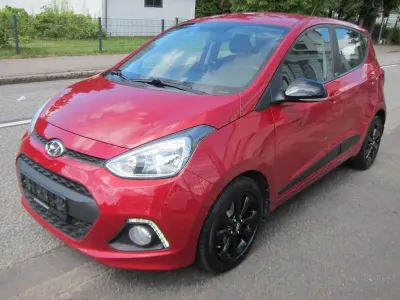 Gebraucht Hyundai i10 Blackline 87 PS (63 kW) 2015 Rot Kleinwagen
