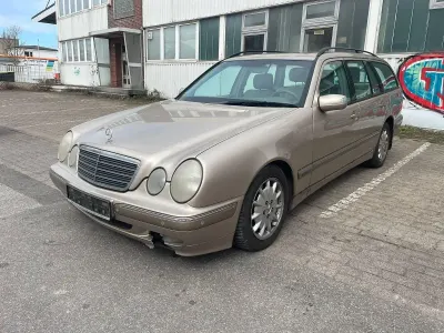 Gebraucht Mercedes E320 Elegance 197 PS (144 kW) 2000 Gold Limousine