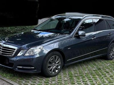 Grau Gebraucht 2010 Mercedes E250 Avantgarde Kombi | 6.990 € (Teuer)