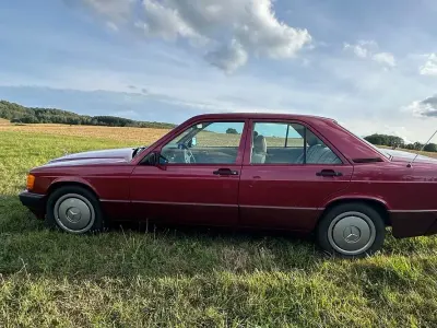 Gebraucht Mercedes 190 109 PS (80 kW) 1990 Rot Limousine