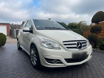 Gebraucht Mercedes B180 109 PS (80 kW) 2010 Weiß Van / Kleinbus