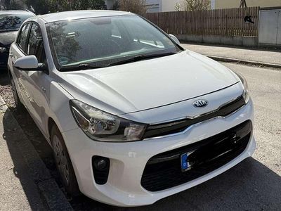 Gebraucht Kia Rio Edition 7 84 PS (61 kW) 2017 Weiß Limousine