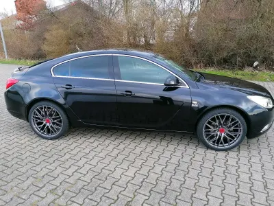 Gebraucht Opel Insignia 140 PS (102 kW) 2009 Schwarz Limousine
