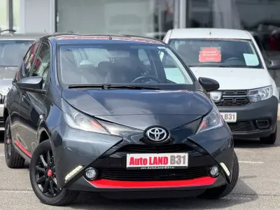Second-hand Toyota Aygo X-play 69 CP (50 kW) 2015 Gri Hatchback