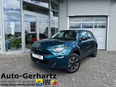 Neu Fiat 600 Icon 101 PS (74 kW) 2026 Mare grün SUV