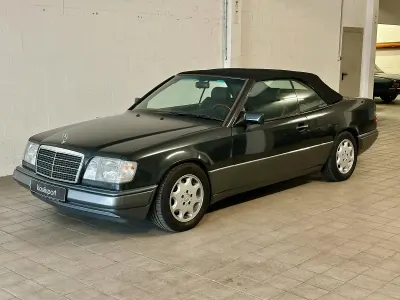 Gebraucht Mercedes E220 150 PS (110 kW) 1993 Schwarz Cabrio