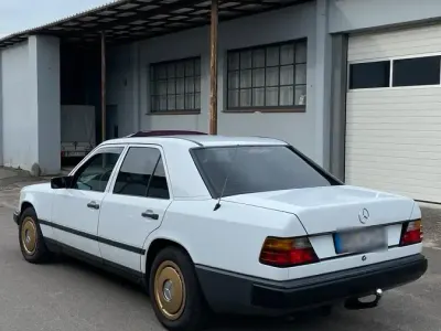 Gebraucht Mercedes 300 109 PS (80 kW) 1989 Weiß Limousine