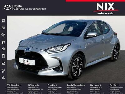 Gebraucht Toyota Yaris Hybrid Basis 116 PS (85 kW) 2023 Shimmering silver metallic Limousine