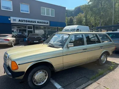 Gebraucht Mercedes 300 88 PS (64 kW) 1982 Grün Kombi