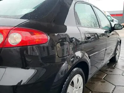 Usado Chevrolet Lacetti 122 HP (89 kW) 2007 Preto Citadino