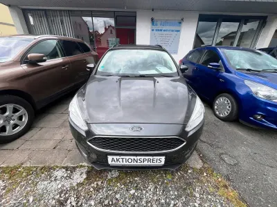Gebraucht Ford Focus Trend 125 PS (91 kW) 2015 Grau Limousine