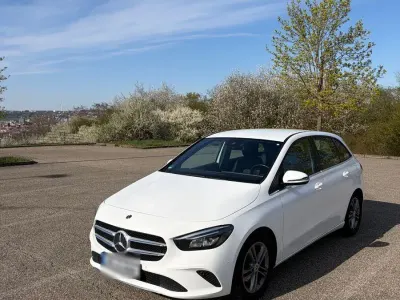 Gebraucht Mercedes B180 116 PS (85 kW) 2019 Schwarz Kleinwagen
