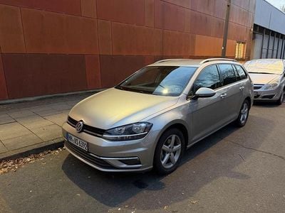 Grau Gebraucht 2017 VW Golf VII Sound Kombi | 12.000 € (Guter Preis)