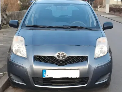 Używany Toyota Yaris 69 KM (50 kW) 2009 Szary Hatchback