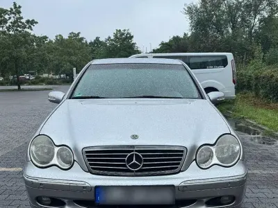 Gebraucht Mercedes C180 Elegance 129 PS (94 kW) 2002 Silber Limousine