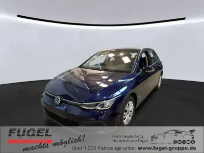 Gebraucht VW Golf VIII Life 116 PS (85 kW) 2023 Atlantic blue metallic Limousine