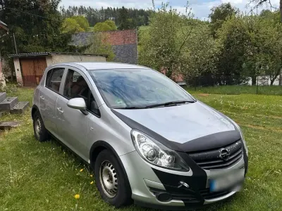 Używany Opel Corsa 87 KM (63 kW) 2009 Srebrny Hatchback
